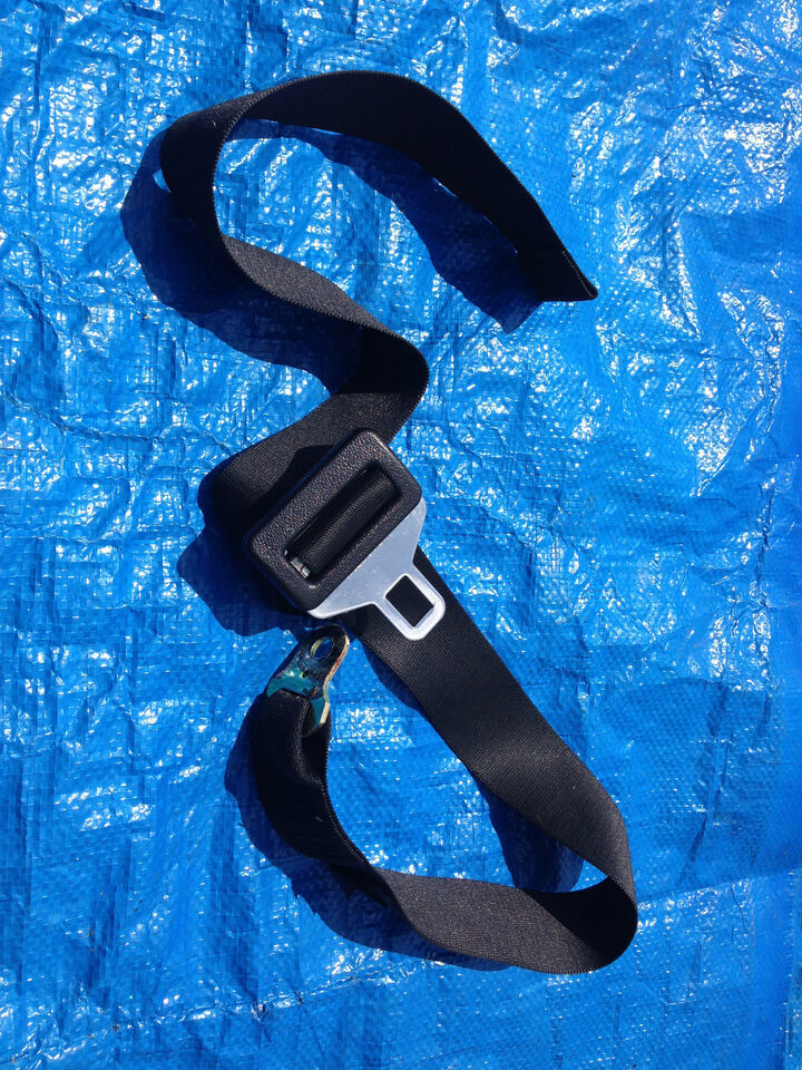 SEAT Belt Receiver Rear Center Seatbelt 1996 1997 1998 1999 BMW 318is E36 Buc... - $13.16