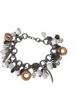 Vintage Charm Bracelet Mixed Material Wood Metal Faux Pearls Eclectic Bo... - €21,23 EUR