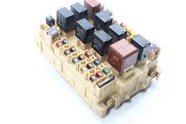 2000-2005 TOYOTA CELICA GT GTS LEFT ENGINE BAY FUSE RELAY BOX P6972 image 11