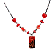 VTG Black &amp; Red Gold Flecks Abstract Necklace w/ Heart Beads Glass &amp; Lucite - £22.02 GBP