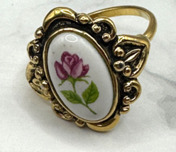 Avon Ring Pink Rose Porcelain Floral Gold Tone Victorian Style VTG Size 8.75&quot; - £18.88 GBP