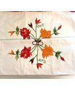 2 Embroidery Pillowcases w Green Stitched Scallop Edges Floral Design - €11,95 EUR