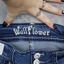 WallFlower Pants Womens 5 Blue Capri Flat Front Rhinestone Denim Jeans - £23.28 GBP