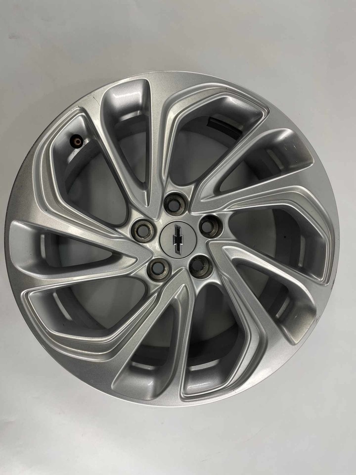 2022-23 Chevy Bolt EUV LT 17x7 Alloy Closed 10 Spoke W/O Insert Silver 42676822 Item image 2