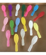 Vintage Lot of 17 Barbie / Fashion Doll Hairbrushes - $231.10 MXN