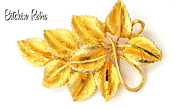 BSK Vintage Leaf Brooch with Ribbon Detail and Retro Style - £15.18 GBP