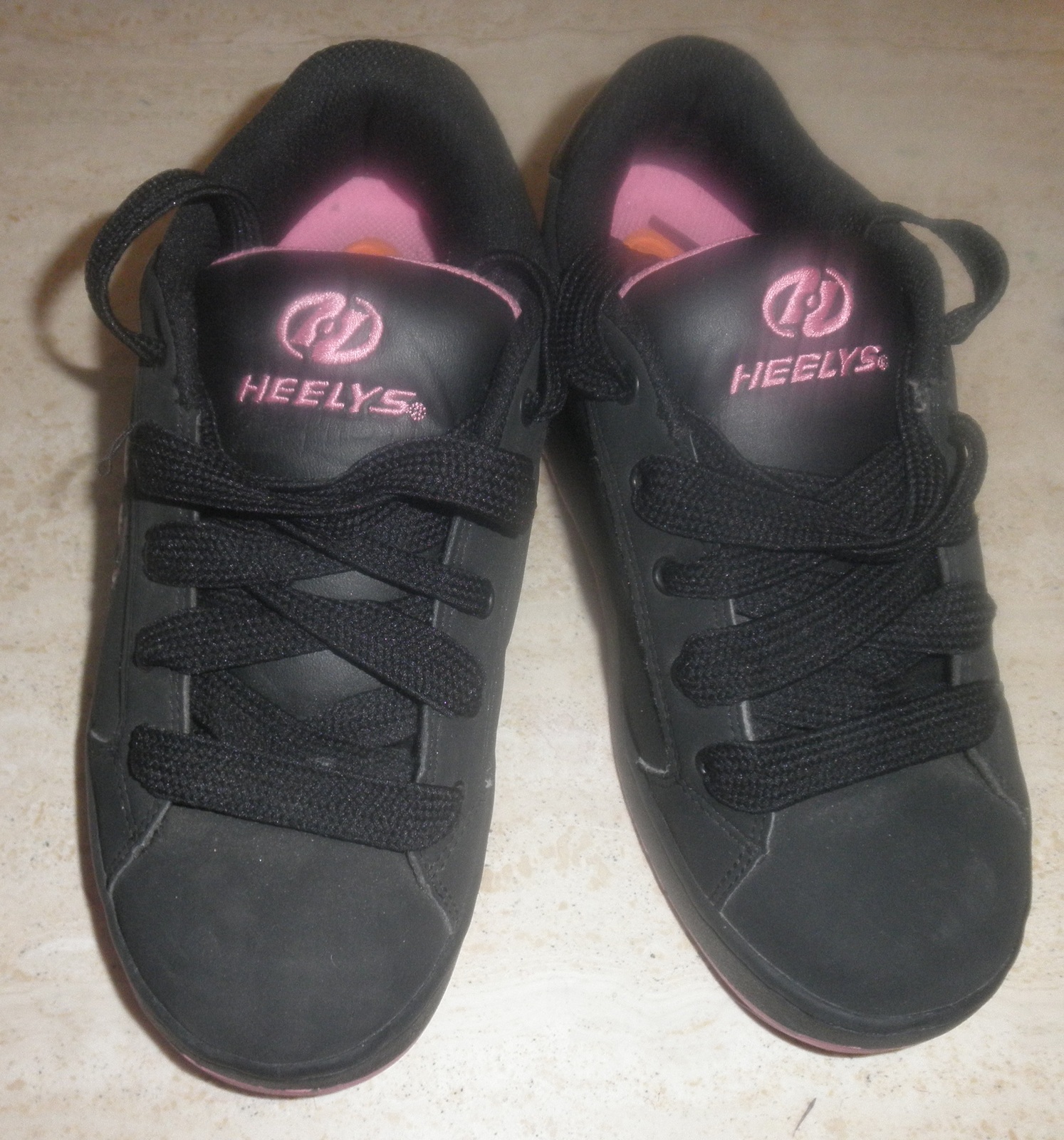 boys  heelys skates size 6 black soft suede - $32.49