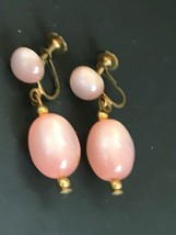 Vintage Light Pink Plastic Moonglow Button w Oval Bead Dangle Screwback Earrings - £9.02 GBP