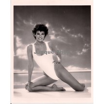 Raquel Welch White Swimsuit Photograph Black White 8 x 10 Beautiful - £10.11 GBP