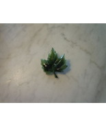 AVON SIGNED GREEN LEAF (ST. PATRICKS DAY) BROOCH PIN RHINESTONE NICKEL F... - $4.99
