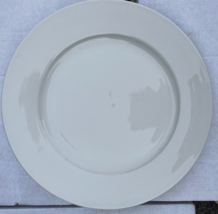 Towle Hospitality Set Of 12 Porcelain 10.25&quot;  Dinner Plates - £17.06 GBP