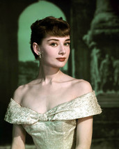 Audrey Hepburn in Roman Holiday beautiful color iconic pose 16x20 Canvas Giclee - £55.46 GBP