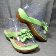 Born Sandals Women&#39;s 7 M/W Slides Wedge W41538 Green Leather Flower Slip-On Shoe - £15.69 GBP