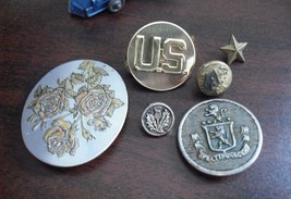 LOT of Miscellaneous Old Buttons Military Pendants Others LOOK - $295.25 MXN
