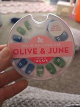 Olive &amp; June Press-On Nails Squoval Multicolor Perfect Serve 42 Ct - $176.37 MXN