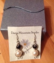 0-004 Daisy Mountain Studio Handcrafted Faux Pearl &amp; Onyx Fish Hook Earrings New - £6.34 GBP