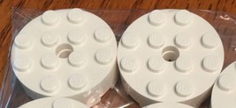 LEGO Round Brick w/pin hole 4x4 - PN 87081 - White - 6 Pieces - New - £6.11 GBP