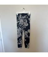 Vuori Leggings Women XXS Clean Elevation Zipper Pocket Floral Gray - $46.03 CAD