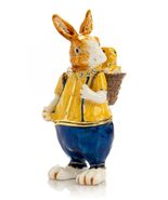 Lapin Keren Kopal portant une boîte à bibelots pour bébé décorée de... - $64.21