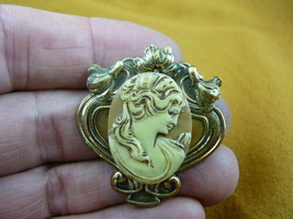 (cs51-25) Women wavy hair tan CAMEO jewelry brass Brooch jewelry pin Pendant - £23.15 GBP