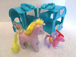 Vintage Tara Toy Pony Luv Aqua Horse Barn Double Stable w/ Mom &amp; Baby Ponies - £15.68 GBP