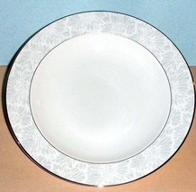 Vera Wang Wedgwood Chantilly Lace 9&quot; Soup Pasta Bowl Gray Floral Rim NEW - $25.90