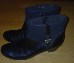 CLARKS LADIES BLACK LEATHER ZIP ANKLE BOOTS-12N-GENTLY WORN-2.25" HEEL-C... - $28.00