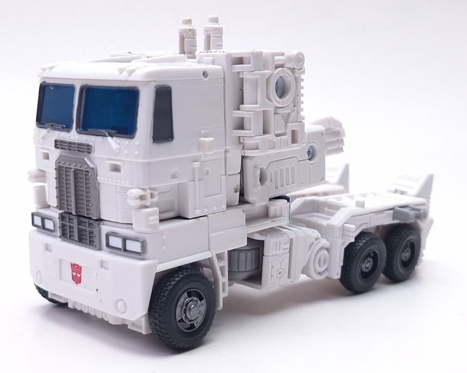Transformers War For Cybertron Ultra Magnus - $28.20