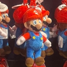 Universal Studios Parks  Super Mario Bros. Mario Plush Dangler Keychain  - $614.93 MXN