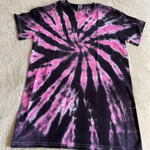 NEW Gildan Womens Black Pink Spiral Tie Dye Short Sleeve Shirt SMALL - $24.50
