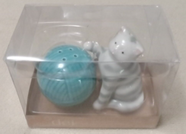 Cat and Yarn Ball Salt and Pepper Shakers Kitty Animal Collectible New C... - £11.97 GBP