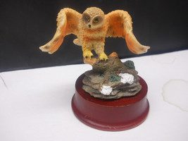 Painted Owl on Base Figurine Statue - £10.20 GBP