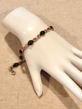 Vintage  Oval Green Jade Cabochon Link Bracelet Yellow Gold Tone 7 1/2&quot; - £22.74 GBP
