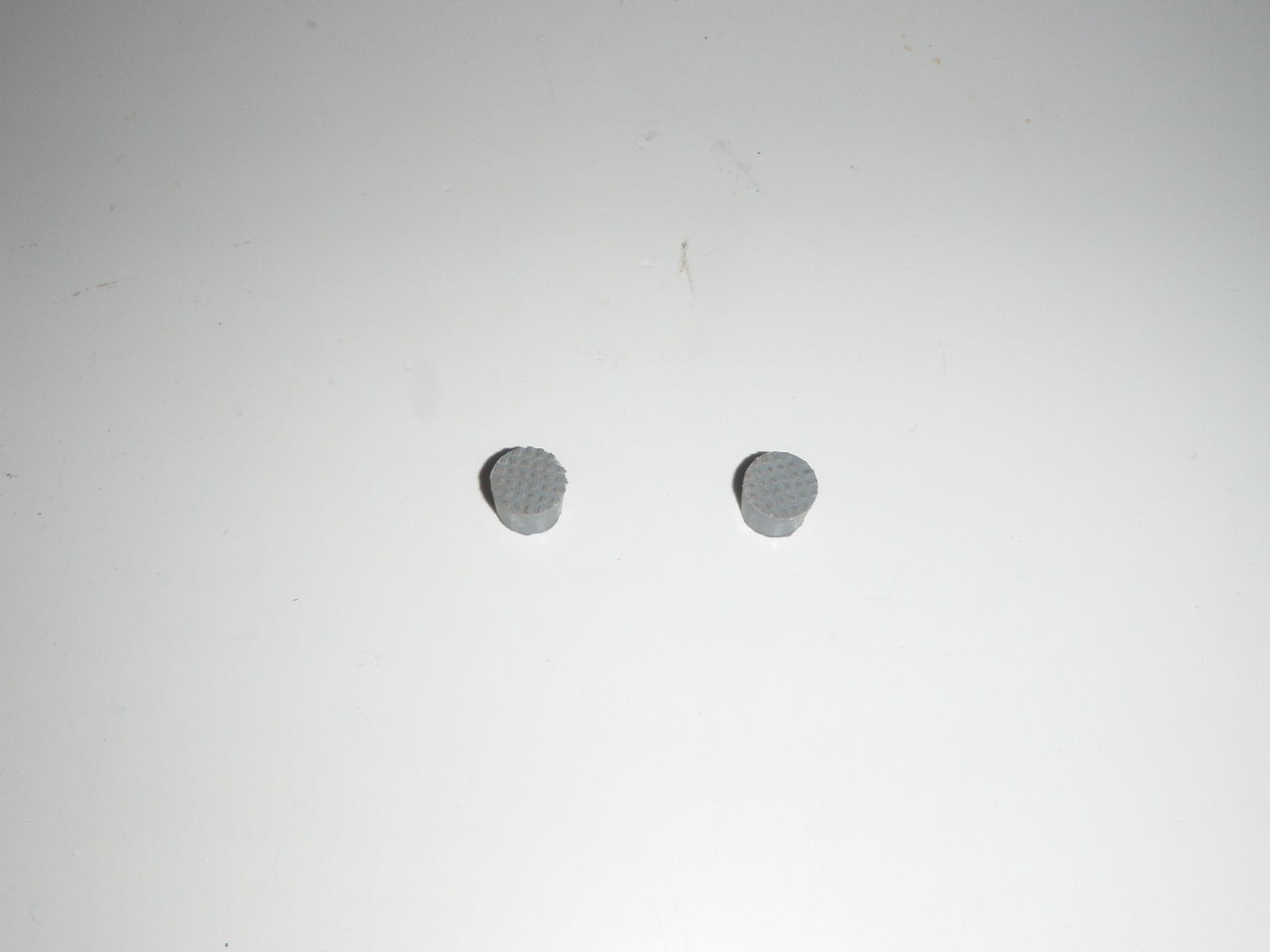 Toastmaster Bread Machine Feet TBR15 Parts Set of 2 - $6.36