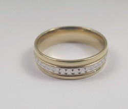 10k Two Tone Gold Unisex Wedding Band With Fancy Design - £192.31 GBP