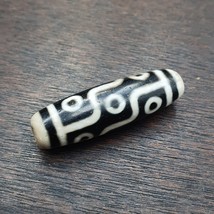 Amulette de perles d&#39;agate Dzi 9 yeux tibétaine de l&#39;Himalaya à peau lisse - $2,295.08 MXN