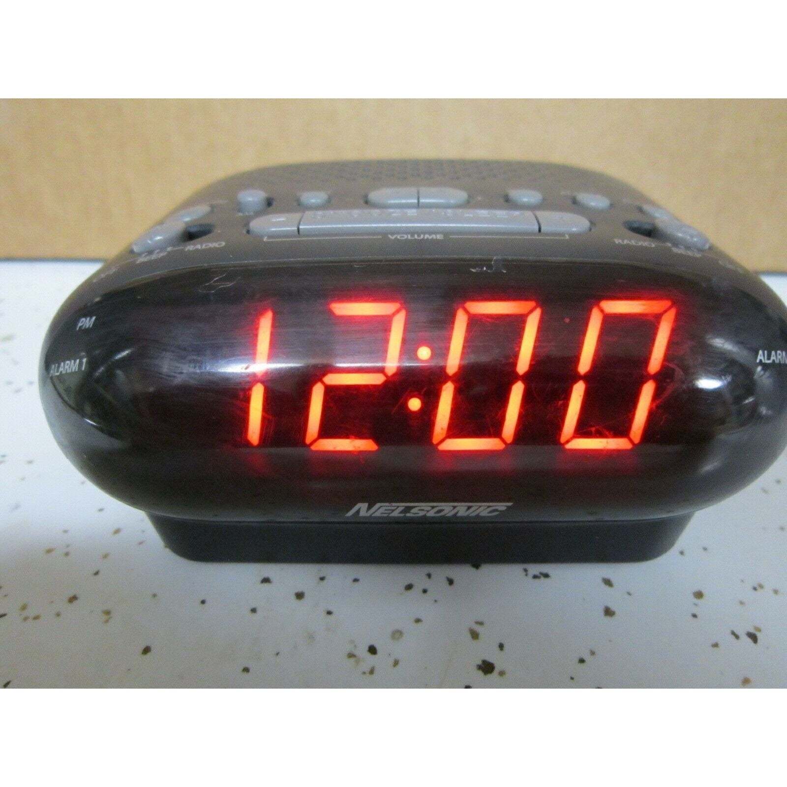 Nelsonic AM/FM Digital Tuning Clock Radio, NLC695 Digital Cameras