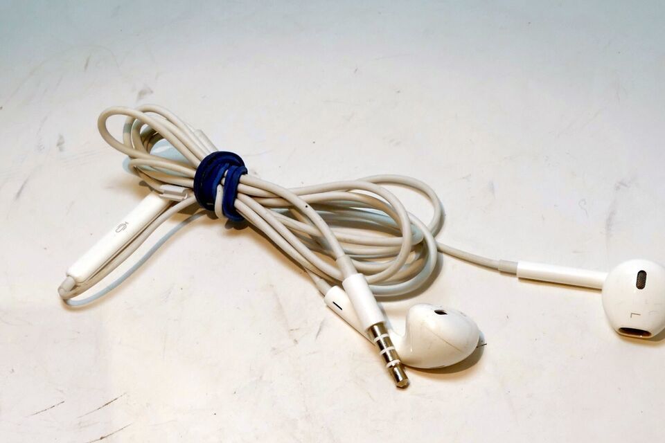 Apple EarPods 3.5mm Jack Headphones w/ Remote In Ear Buds - OEM - $10.10
