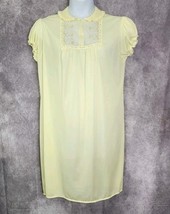 Vintage Carol Brent Lingerie Yellow Nylon Nightgown Womens Lace Knee Length - $475.75 MXN