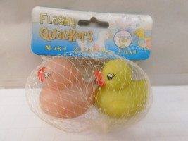 Vtg Flashing Quackers Bath Time Fun Pack Of 2 Little Ducks Bath Toys - £10.84 GBP