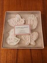 NIP SET 4 CUPCKAES AND CASHMERE FAUX DECORATED EASTER COOKIES PINK/WHITE - $18.76