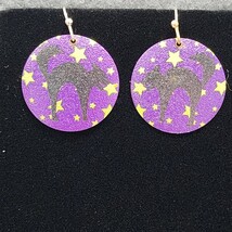 Halloween Black Cat Silhouette Gold Stars On Purple Round Disc Dangle Ea... - $5.98