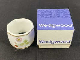 ONE Vintage Porcelain Napkin Rings Wedgwood Wild Strawberry Boxed - NEVER USED ! - £11.68 GBP