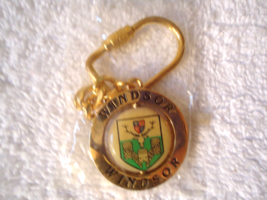 &quot; NIP &quot; Sights Of Britain Gold Color Windsor Keychain &quot; GREAT COLLECTIBL... - £11.76 GBP