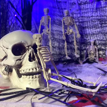 Dollhouse Halloween Skeletons 1/12 Scale Set of 2 - $77.77 MXN