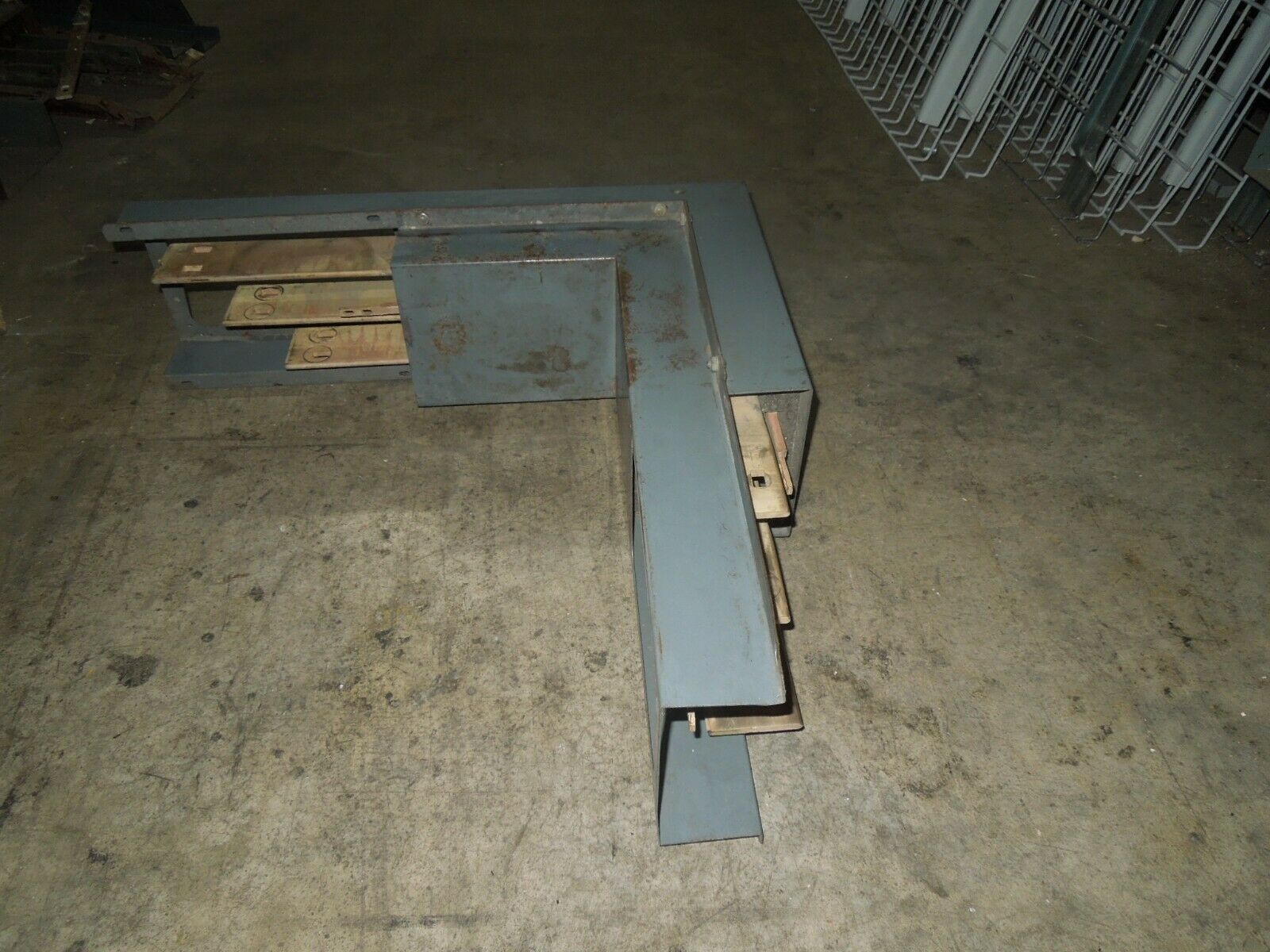 Bulldog ALD406-2 600A 3Ph 4W 250V or Less Aluminum Right Edgewise Bus Du... - $1,650.00