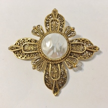 Avante Vintage Brooch Pin Faux Pearl Gold Metal Ornate Filigree Flower Signed - £24.35 GBP