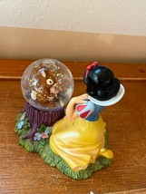 Disney Store Resin Snow White &amp; Brown Bunny Rabbit Snow Globe Figurine – 4 inche - £11.71 GBP