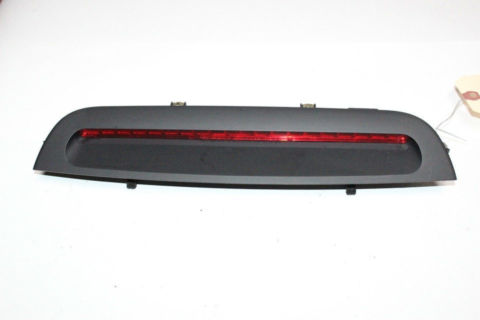 2009-2014 HYUNDAI GENESIS SEDAN REAR THIRD 3RD BRAKE STOP LIGHT J5666 - $47.52