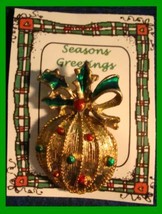 Christmas PIN #0103 Signed Gerrys VTG Christmas Ball Ornament Red-Green Goldtone - £15.83 GBP